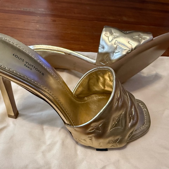 Authentic Louis Vuitton Revival Gold Mule SZ 40 - Picture 1 of 5